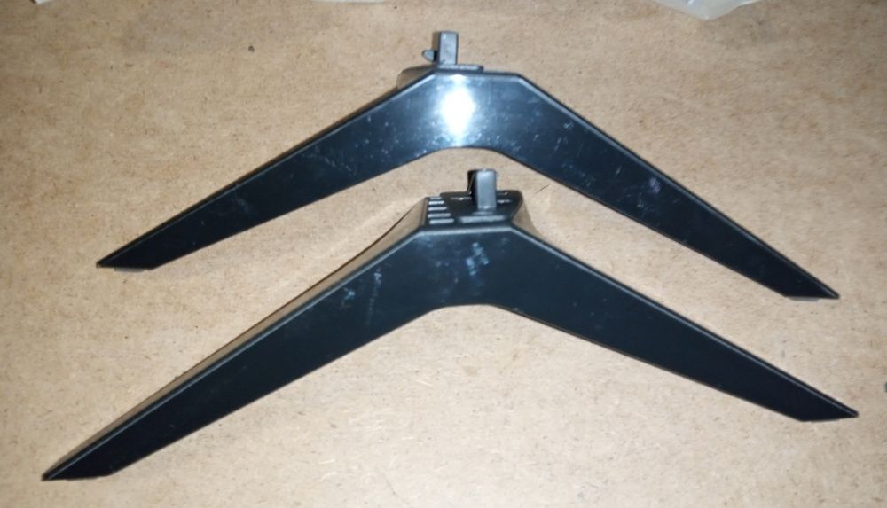 Ніжки пластикові для плазмового тв"KIVI 32HK20G".