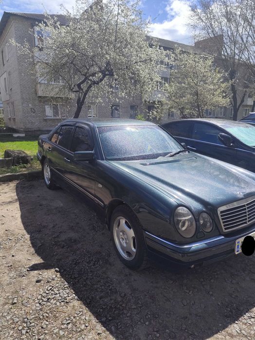 Продам Мерседес Е240