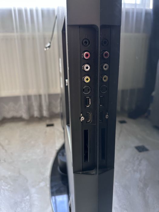 Продам телевізор Philips 52PFL7203H/10