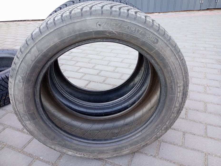 Opony 2 sztuki całoroczne bieżnikowane używane