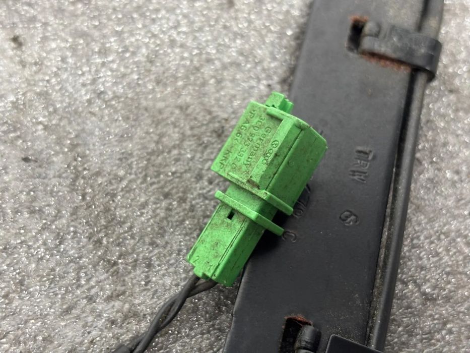 Encaixe de cinto frente esquerdo SKODA Fabia II Break (545, 5J)
