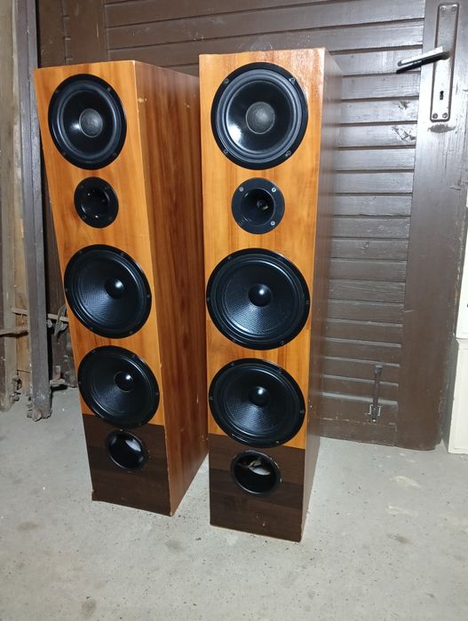 Kolumny by Young Boy