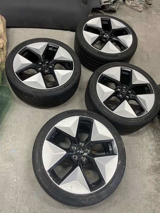 Диски з резиною 245/40 R20 Polestar 2