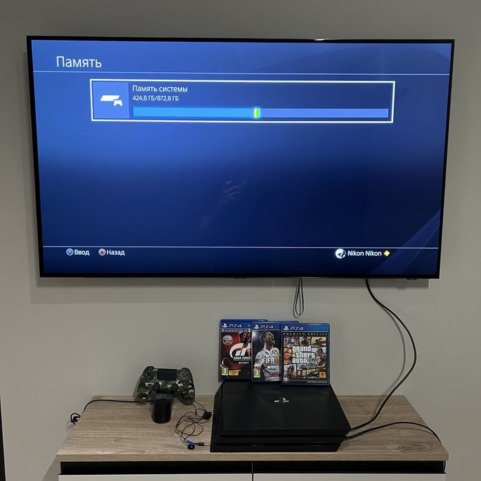 Продам Playstation 4 Pro