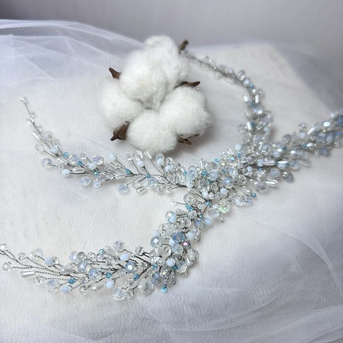 Прикраса для волосся з голубим акцентом