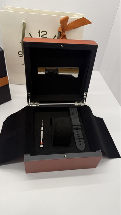 Фірмова коробка під годинник Panerai.Панераі.Нова.