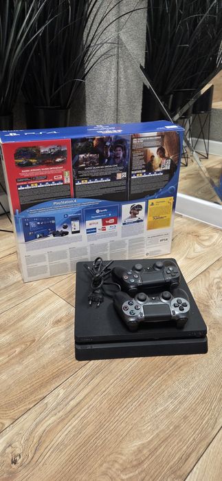 Stacja PS4 +2 x pad