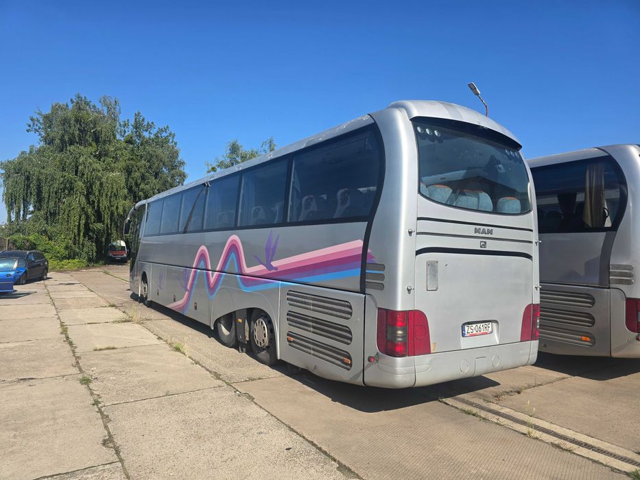 MAN R03 Lions Coach