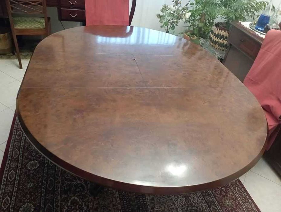 Mesa de jantar e 4 cadeiras em mogno