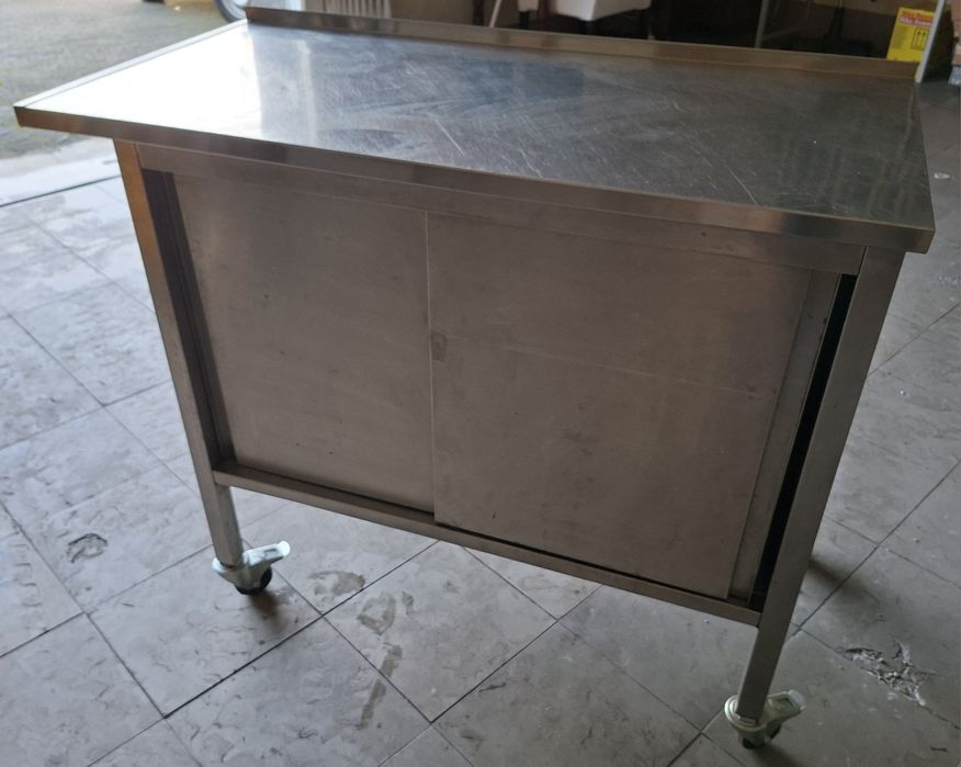 Bancada Inox com rodas