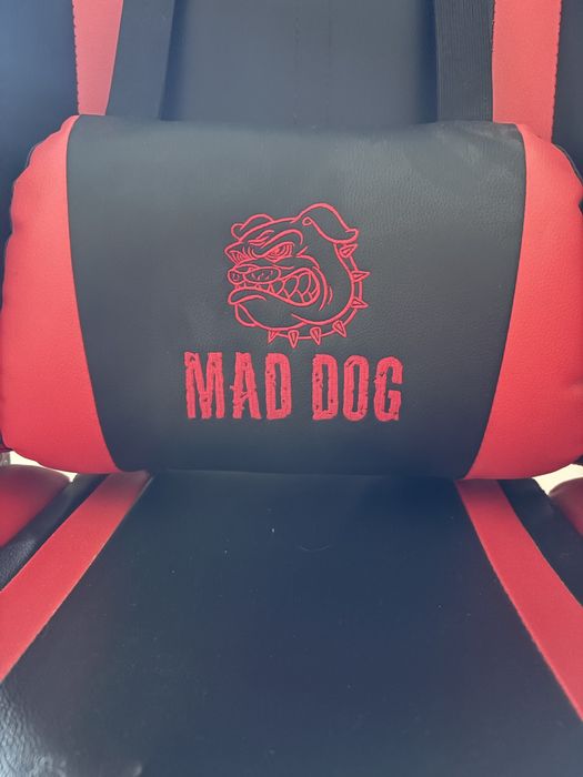 Fotel Mad-dog czerwono-czarny