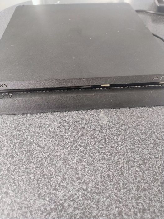 Vendo PlayStation 4 em bom estado e a funcionar corretamente.