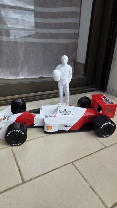 Conjunto  Formula 1 Ayrton Senna + McLaren MP4/4 Dia Dos Pais
