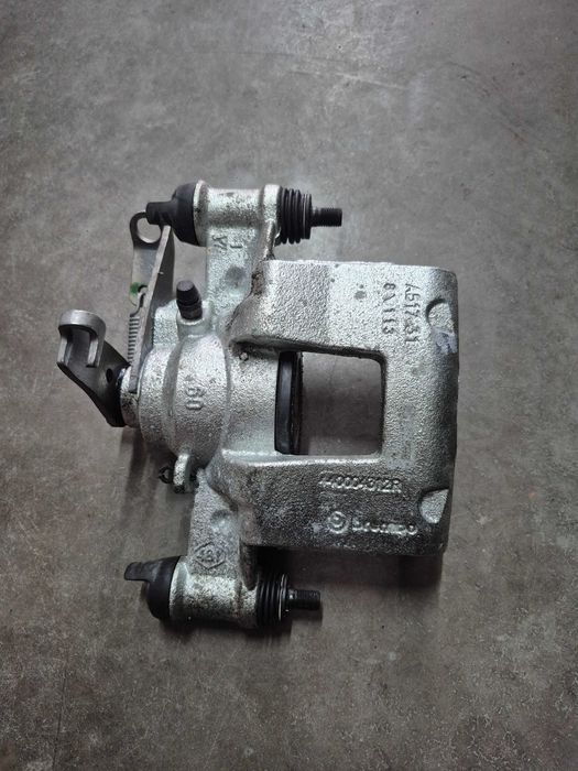 Zacisk Hamulcowy  Prawy tył  Renault Master III