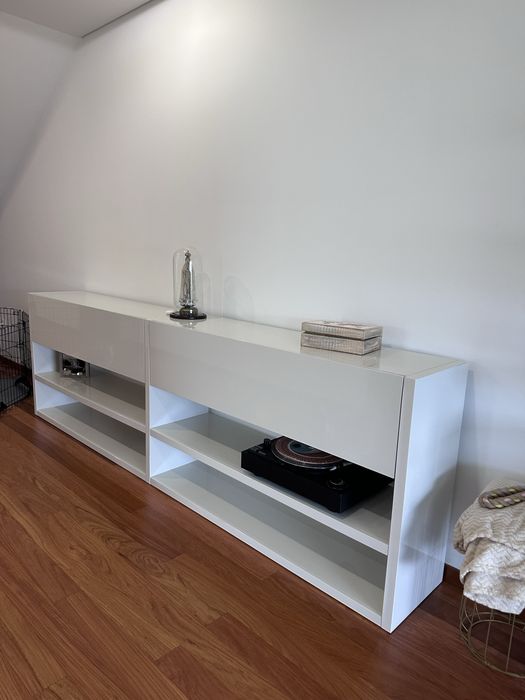 Aparador de sala, madeira lacada, 1 ano de uso