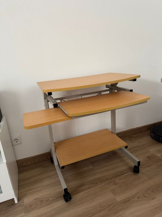 Secretária de escritório para computador, teclado e rato