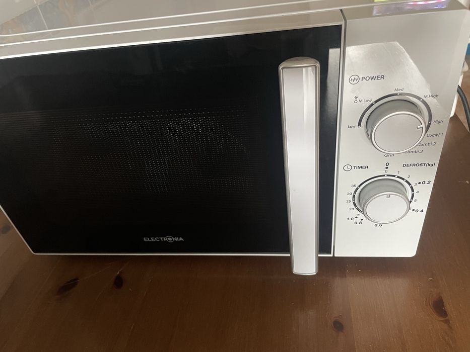 Microondas: Modelo:OZZY II Branco