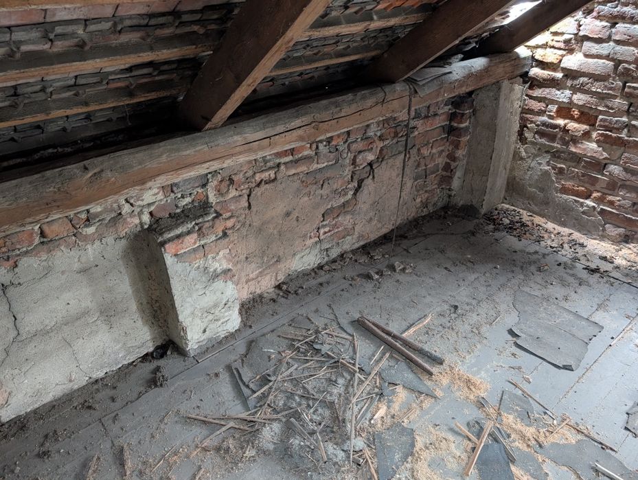Stodoła i stary dom do rozbiórki za materiał