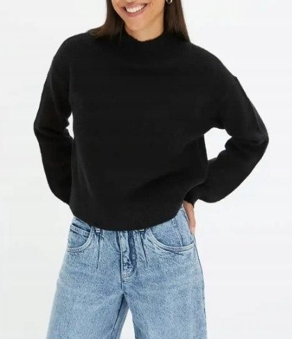 B.P.C sweter czarny krótszy 44/46.