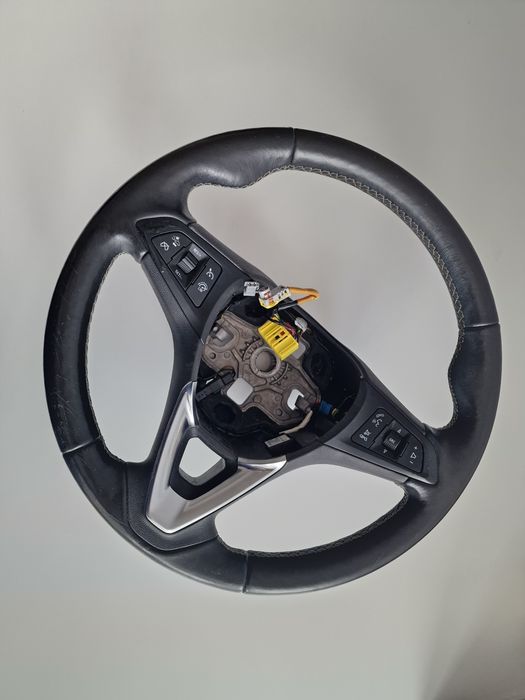 Opel Astra K, Corsa : kierownica grzana, skóra, multifukcja