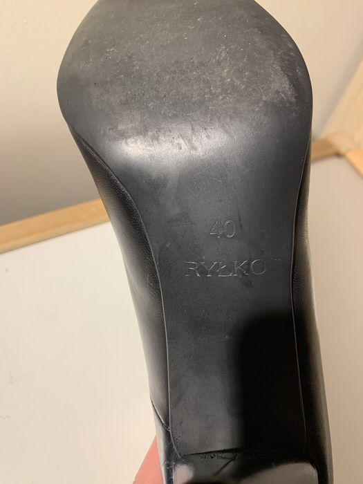 Czarne buty Ryłko na obcasie 40