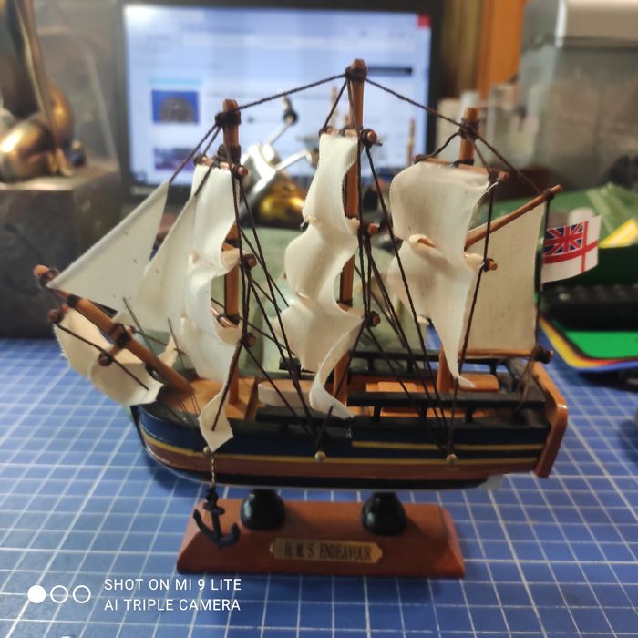 Zaglowiec H. M. S. ENDEAVOUR model drewniany