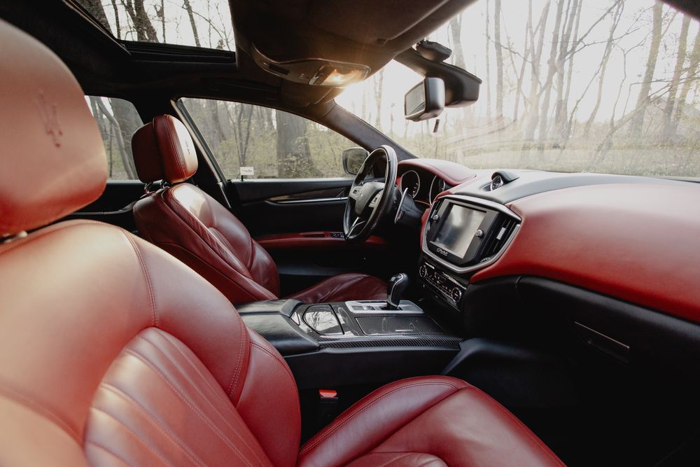 Maserati samochód auto do ślubu wesele Kraków białe WOLNE TERMINY 2026