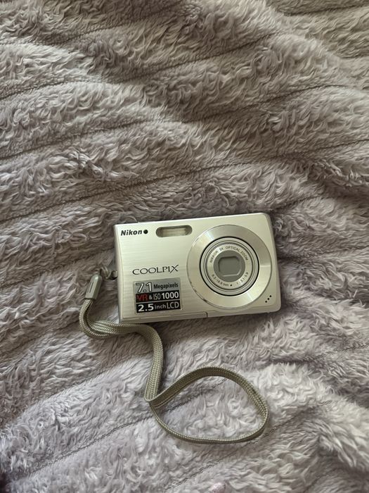 Продам фотоапарат Nikon coolpix s200
