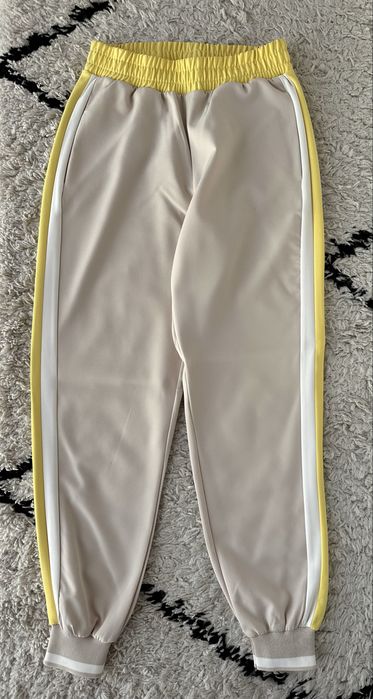 Fato de treino bege, amarelo e branco ZARA