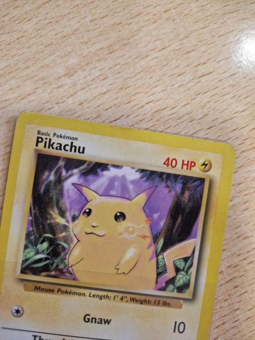 Carta Pokémon Pikachu Original 1999 - Edição rara Shadowless