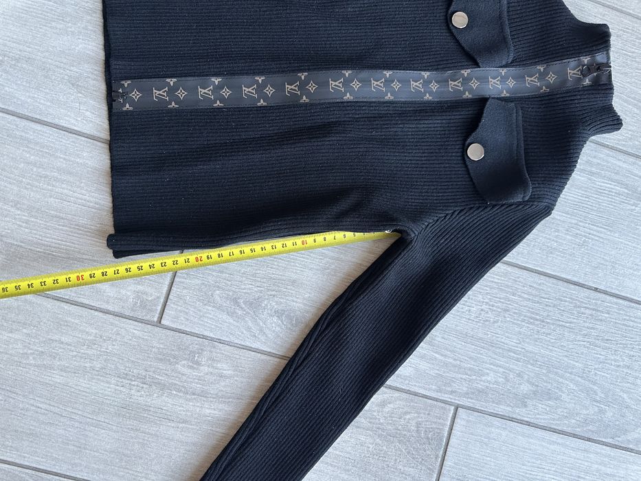 Светр lv гольф розміру хс-с