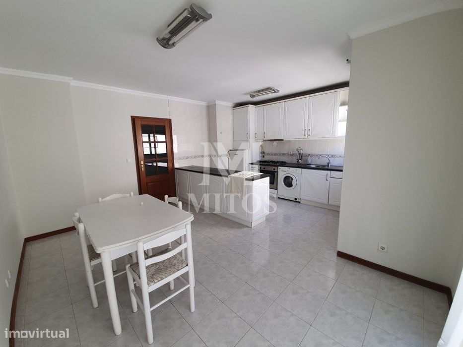 Apartamento T4 mobilado - Darque