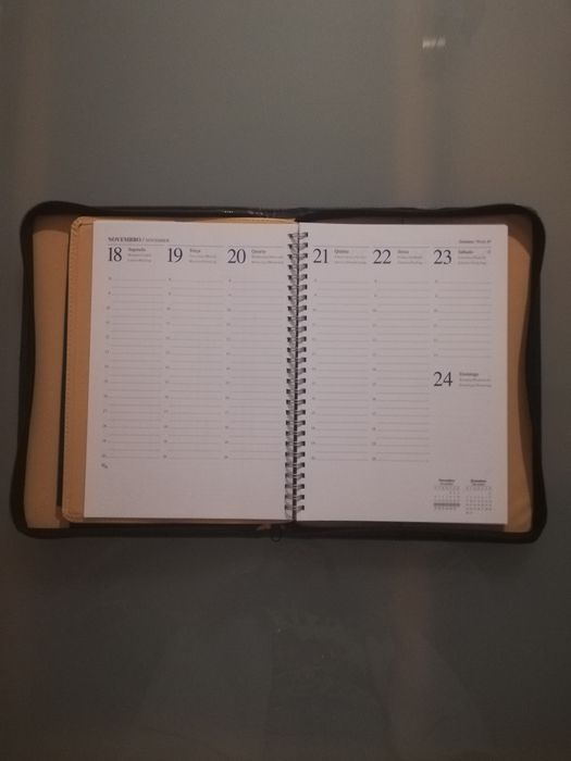 Agenda 2025 Nova (em imitação de pele azul escura)