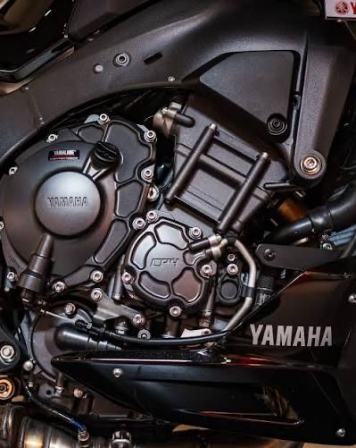 Motor yamaha R1 2022 CP4