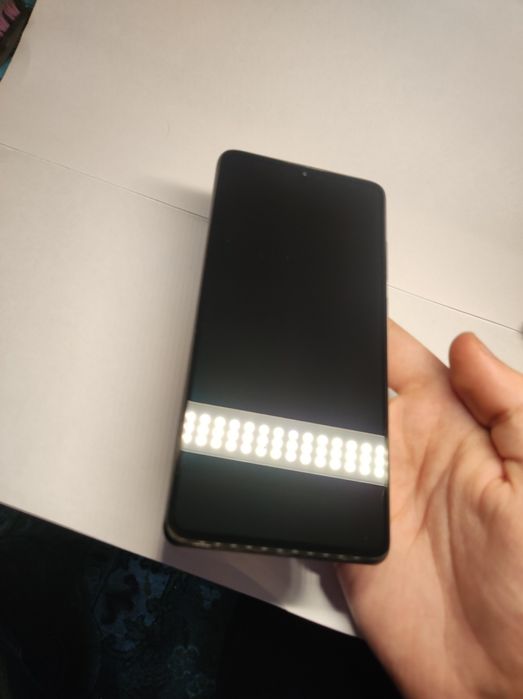 Huawei P30 ELE-L29 - Uszkoszony nie włącza się