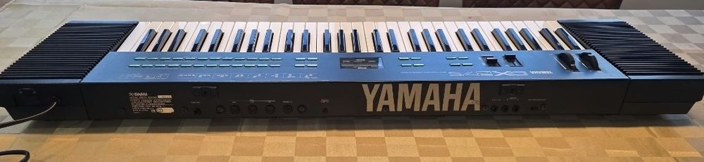 Teclado YAMAHA profissional