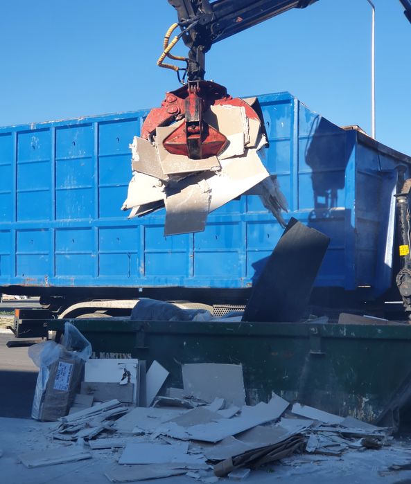 SEIXAL  ALMADA contentores e carrinhas de todas as dimensões para lixo