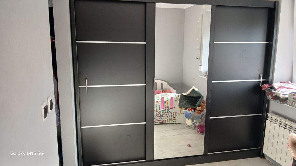 Szafa rozsuwana  czarna