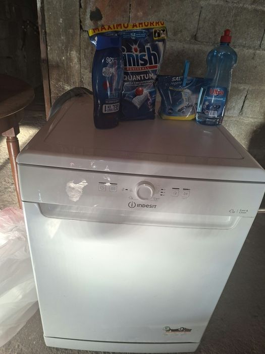 Vendo máquina de lavar loiça – INDESIT