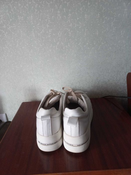 Продам кроссівки