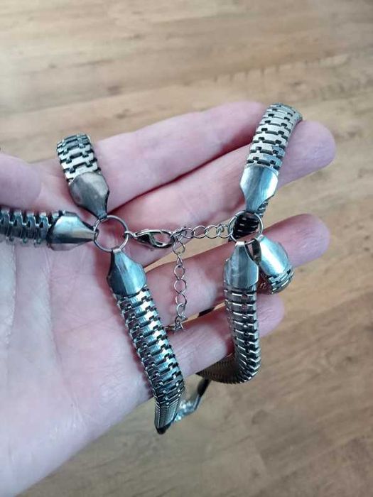 naszyjnik srebrno-czarny