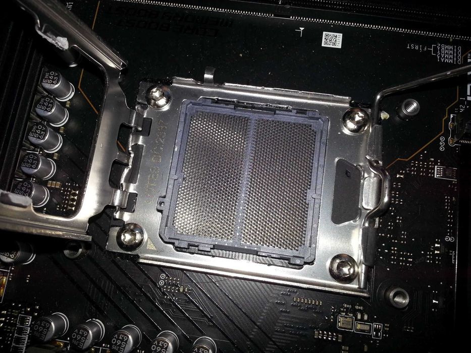 Płyta główna MSI PRO X670-P WIFI ATX DDR5 AM5 Uszkodzona