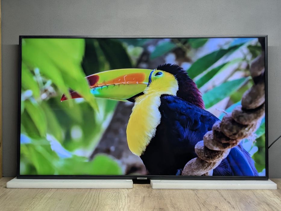 Samsung UE49NU7100 Smart TV Tizen OS 4K HDR / 2019