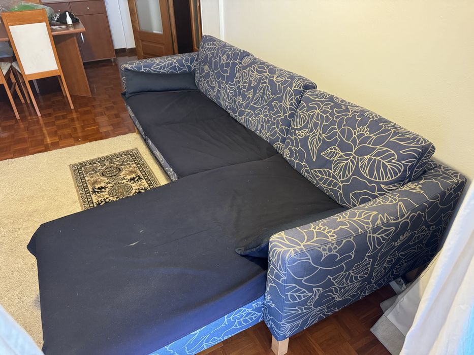 Sofa prolongado com puff