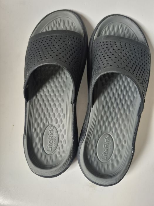 Klapki damskie marki Crocs