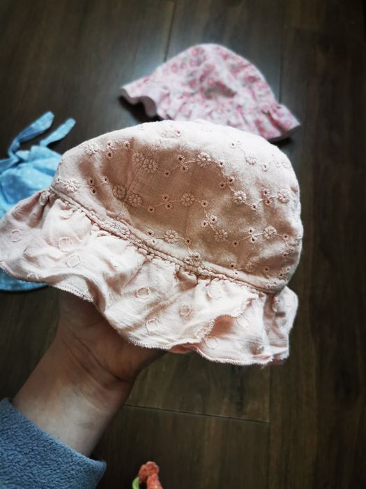 Kapelusiki na lato dla dziewczynki