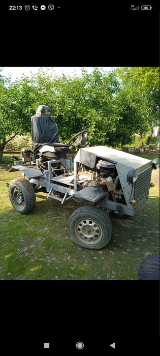 Скаладаю  саморобний тракторець