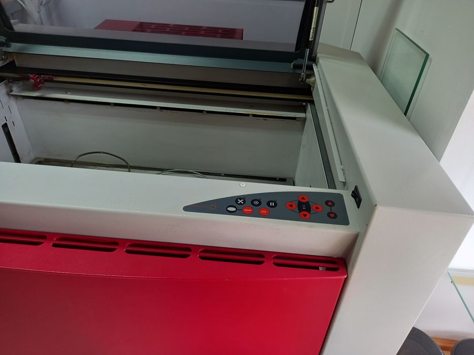 Maquina de corte e gravação a lazer