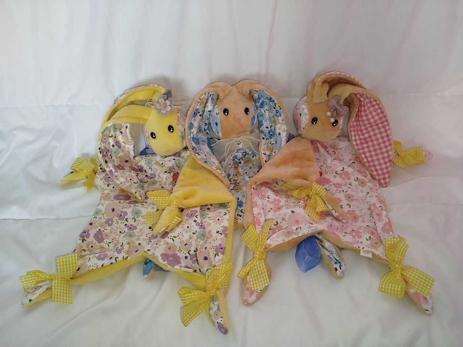 Coelhinho doudou para bebé