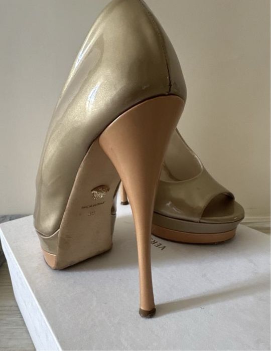 Лакові туфлі Versace